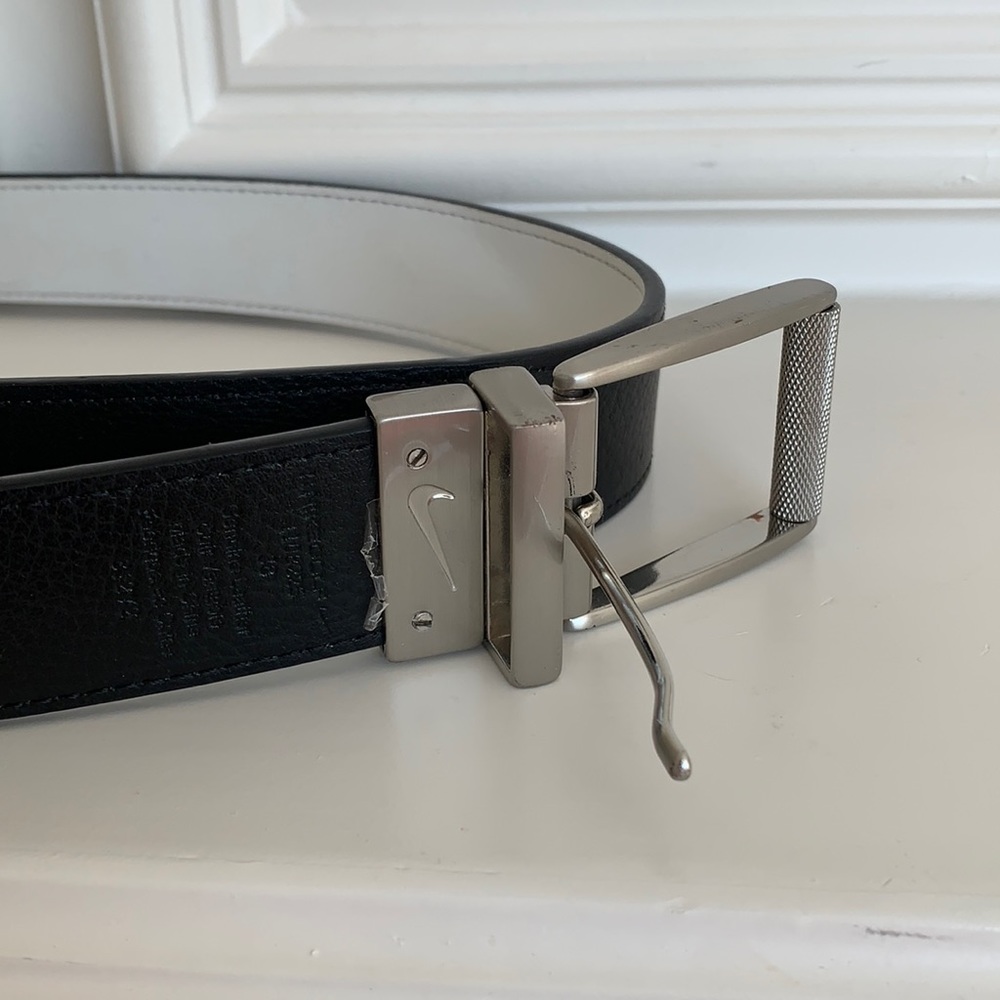 Nike belt reversible black on one side and white